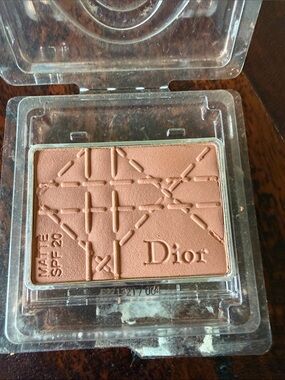 Dior Matte Bronzer Compact in Warm Brown and Pressed powder Demo New both